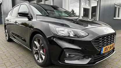 Zwart Occasion 2019 Ford Focus Business Edition Stationwagen | € 15.999 (Eerlijke prijs)