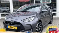 Grijs Gebruikt 2021 Toyota Yaris Hybrid Hatchback | € 20.950 (Eerlijke prijs)