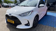 Gebruikt 2022 Toyota Yaris Hybrid Hatchback | € 22.095 (Eerlijke prijs)