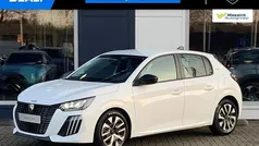 Wit Nieuw 2025 Peugeot 208 Style Hatchback | € 22.935 (Goede deal)