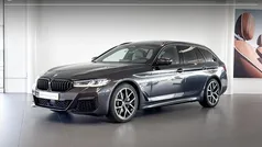 Grijs, metallic lak Gebruikt 2023 BMW 530e Comfort Edition Stationwagen | € 49.900 (Eerlijke prijs)