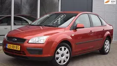 Oranje Gebruikt 2007 Ford Focus Trend Sedan | € 3.499 (Eerlijke prijs)