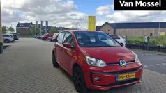 Rood Gebruikt 2017 VW up! high up! Hatchback | € 9.140 (Eerlijke prijs)