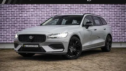 Grijs Gebruikt 2023 Volvo V60 Stationwagen | € 32.899 (Goede deal)