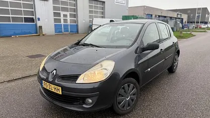 Grijs Gebruikt 2008 Renault Clio R.S. Hatchback | € 2.399 (Eerlijke prijs)