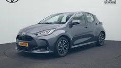 Grijs Gebruikt 2022 Toyota Yaris Hybrid Hatchback | € 22.480 (Eerlijke prijs)
