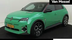 Gebruikt 2024 Renault 5 E-Tech Komfort Hatchback | € 30.430 (Eerlijke prijs)