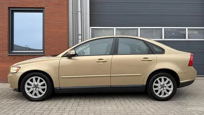 Geel Occasion 2008 Volvo S40 Sedan | € 4.750 (Eerlijke prijs)