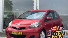 Rood Gebruikt 2010 Toyota Aygo Hatchback | € 4.950 (Eerlijke prijs)