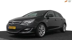 Zwart Gebruikt 2015 Opel Astra Sport Hatchback | € 10.899 (Goede deal)