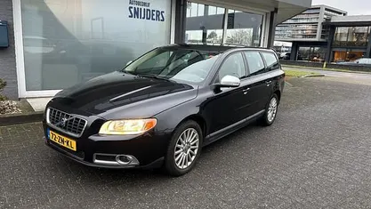 Zwart (metallic) Occasion 2008 Volvo V70 Business Edition Stationwagen | € 3.350 (Goede deal)