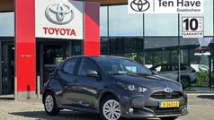 Grijs Gebruikt 2023 Toyota Yaris Active Hatchback | € 22.400 (Eerlijke prijs)
