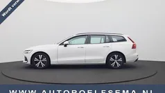 Wit Gebruikt 2021 Volvo V60 Momentum Stationwagen | € 25.500 (Super prijs)
