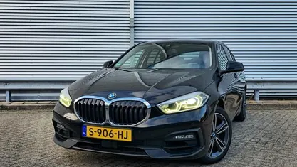Zwart Gebruikt 2019 BMW 118 Executive Hatchback | € 16.450 (Eerlijke prijs)