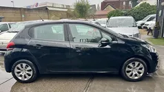 Zwart Gebruikt 2015 Peugeot 208 Access Hatchback | € 5.200 (Eerlijke prijs)