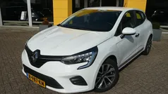 Wit Gebruikt 2021 Renault Clio V Business Hatchback | € 15.940 (Eerlijke prijs)