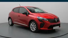 Rood Gebruikt 2024 Renault Clio V Evolution Hatchback | € 22.990 (Eerlijke prijs)