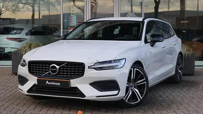 Wit Occasion 2021 Volvo V60 Momentum Stationwagen | € 26.900 (Goede deal)