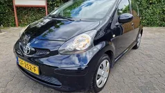 Zwart Gebruikt 2007 Toyota Aygo Hatchback | € 2.850 (Eerlijke prijs)