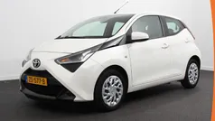 Wit Gebruikt 2019 Toyota Aygo X-play Hatchback | € 12.890 (Eerlijke prijs)
