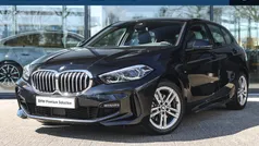 Saphirschwarz Gebruikt 2023 BMW 118 Executive Hatchback | € 29.750 (Eerlijke prijs)