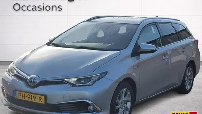 Grijs Occasion 2017 Toyota Auris Hybrid Executive Stationwagen | € 15.945 (Eerlijke prijs)