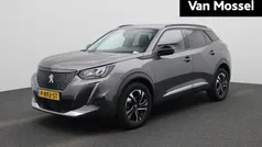 Grijs, metallic lak Gebruikt 2022 Peugeot 2008 Allure SUV | € 20.935 (Eerlijke prijs)