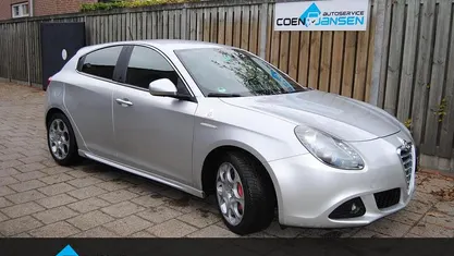 Grijs Gebruikt 2011 Alfa Romeo Giulietta Quadrifoglio Verde Hatchback | € 10.950 (Eerlijke prijs)