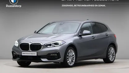 Grijs Occasion 2022 BMW 118 Sport Line Hatchback | € 24.950 (Eerlijke prijs)