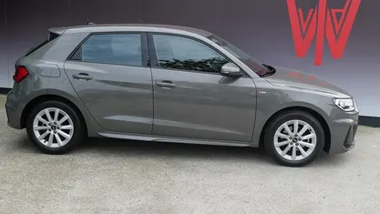 Grijs, metallic lak Gebruikt 2024 Audi A1 Sportback S-Line Hatchback | € 27.490 (Goede deal)