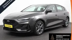Grijs Gebruikt 2023 Ford Focus ST-Line Hatchback | € 20.785 (Eerlijke prijs)