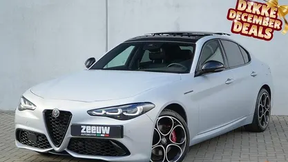 Grijs Gebruikt 2023 Alfa Romeo Giulia Competizione Sedan | € 57.450 (Eerlijke prijs)
