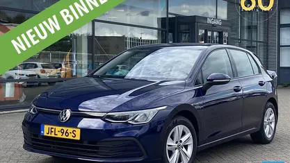 Blauw Gebruikt 2022 VW Golf VIII Business Hatchback | € 20.950 (Eerlijke prijs)