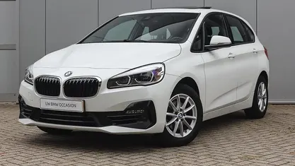Wit Gebruikt 2018 BMW 218 Executive Stationwagen | € 18.750 (Eerlijke prijs)