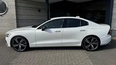 Wit Gebruikt 2021 Volvo S60 R-Design Sedan | € 32.950 (Eerlijke prijs)