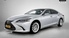 Grijs metallic Gebruikt 2020 Lexus ES300H President Line Sedan | € 40.950 (Eerlijke prijs)