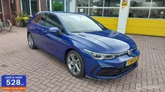 Blauw Gebruikt 2022 VW Golf VIII Business+ Hatchback | € 32.950 (Eerlijke prijs)