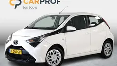 Wit Gebruikt 2020 Toyota Aygo X-play Hatchback | € 11.545 (Eerlijke prijs)