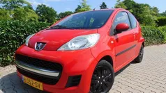 Rood Gebruikt 2009 Peugeot 107 Hatchback | € 2.250 (Eerlijke prijs)
