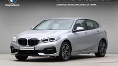 Zilver Occasion 2021 BMW 118 Sport Line Hatchback | € 22.950 (Goede deal)