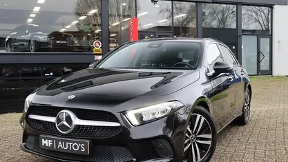 Zwart (metallic) Gebruikt 2021 Mercedes A200 Business Hatchback | € 24.950 (Eerlijke prijs)