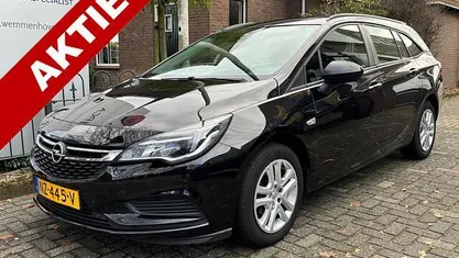 Zwart Gebruikt 2017 Opel Astra Edition Stationwagen | € 7.450 (Eerlijke prijs)