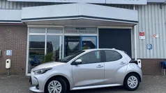 Grijs Gebruikt 2024 Toyota Yaris Hybrid Active Hatchback | € 22.445 (Eerlijke prijs)