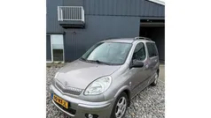 Grijs Gebruikt 2004 Toyota Yaris Verso Sol MPV | € 4.150 (Eerlijke prijs)