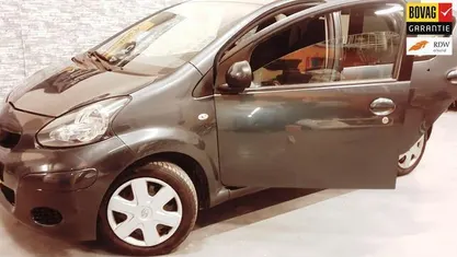 Occasion Toyota Aygo 68 PK (50 kW) 2011 Grijs Hatchback