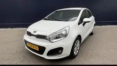 Wit Gebruikt 2012 Kia Rio Hatchback | € 9.900 (Eerlijke prijs)