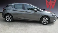 Grijs, metallic lak Gebruikt 2017 Opel Astra Edition Hatchback | € 8.290 (Goede deal)