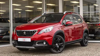 Rood Occasion 2021 Peugeot 2008 Allure SUV | € 13.945 (Super prijs)