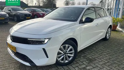 Gebruikt 2023 Opel Astra Edition Hatchback | € 26.845 (Eerlijke prijs)
