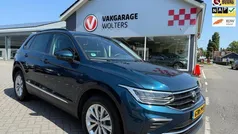Blauw Gebruikt 2023 VW Tiguan Life SUV | € 36.950 (Eerlijke prijs)
